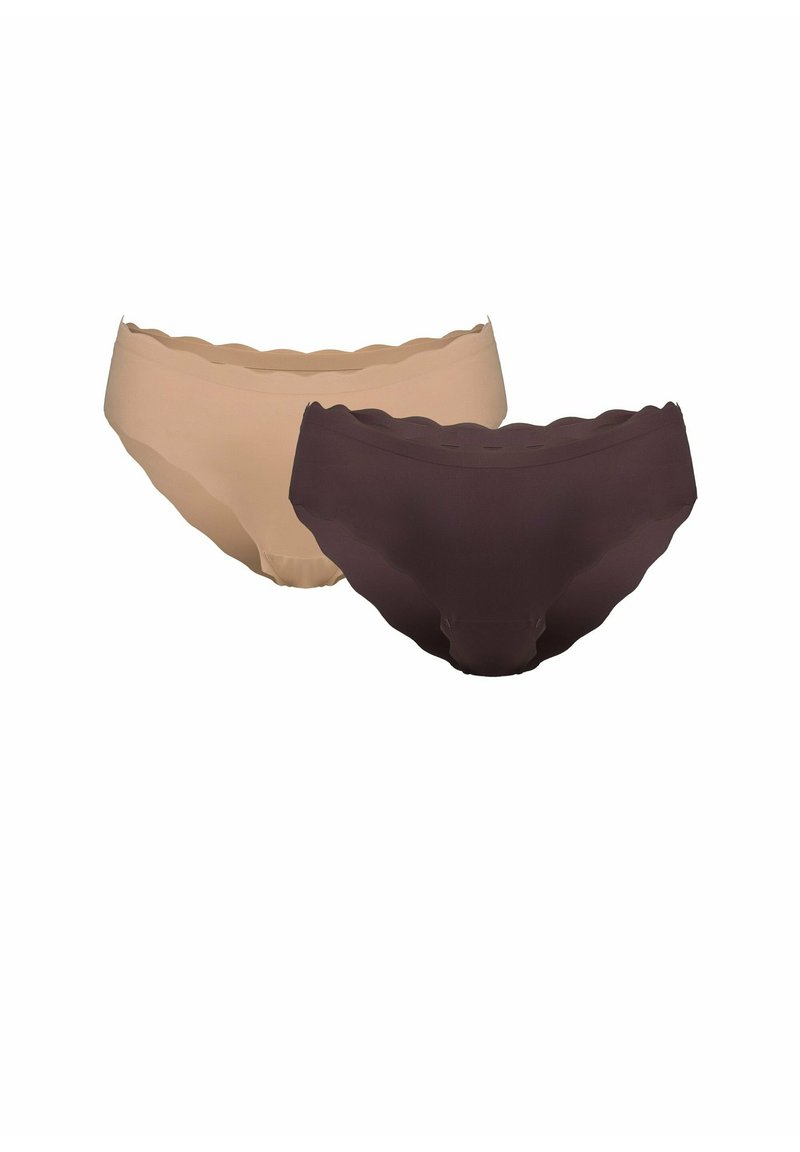 Dwie pary bezszwowych majtek w beżowym i ciemno-brązowym kolorze, z falbaniastym pasem i gładką teksturą materiału.