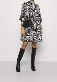 YAS Abito a camicia - black