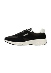 Sneaker in camoscio nero con dettagli bianchi, caratterizzati da un colletto imbottito, chiusura con lacci e una suola in gomma texturizzata per una migliore aderenza.