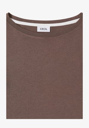 Braunes T-Shirt mit Rundhalsausschnitt, weißem innerem Kragenstreifen und angenähtem "CECIL" Markenetikett am Ausschnitt.