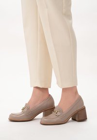 RYŁKO Półbuty wsuwane