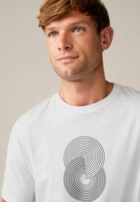 Next REGULAR FIT - Apdrukāts T-krekls - blue white black