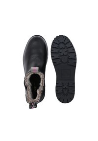 Czarne skórzane botki za kostkę z wyściółką z sztucznego futra, posiadające fakturowaną czarną gumową podeszwę oraz różowy akcent na uchwycie.