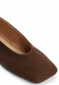 ALDO Ballerine con cinturino - dark brown