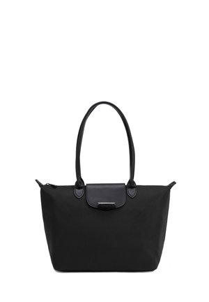 Schwarze Tote-Tasche mit langen Griffen, Vorderklappe mit kleinem Metalllogo und Reißverschluss oben.