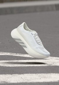 Non sélectionné, footwear white/silver-coloured metallic/metallic