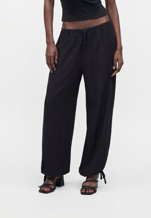 Abercrombie & Fitch CRINKLE BALLOON PULL ON PANT - Trousers - black