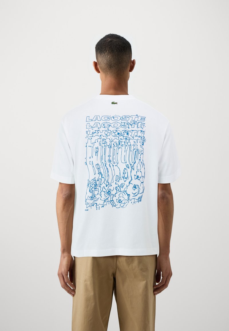 Lacoste - T-shirt med print - white, Förstora