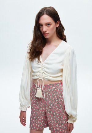 SHIRRED WITH DRAPED SLEEVE - Bluse - beige