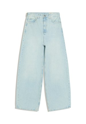 Jeans en denim bleu clair à jambes larges, avec cinq poches, fermeture par boutons et passants de ceinture, présenté sur fond blanc.