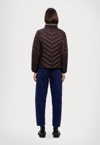 MICHAEL Michael Kors SHORT PACKABLE  - Dunjakke - chocolate