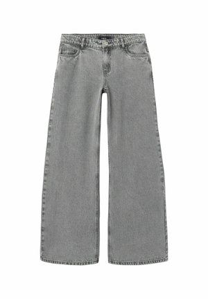 Jean en denim gris à jambes larges, avec bouton et fermeture éclair à l’avant, passant de ceinture, et poches avant et arrière, étalé à plat sur fond blanc.