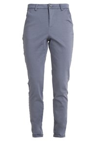 Slim-fit byxor i grå tyg, med en slät yta, knappstängning och upprullade fållar vid anklarna.