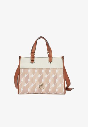 Beżowa i biała torebka z wzorem, z brązowymi skórzanymi uchwytami, odpinanym paskiem na ramię i okrągłą złotą klamrą na przednim panelu.