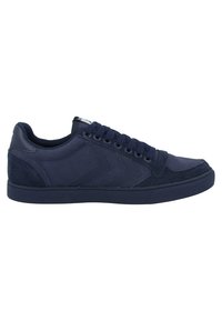 Sneaker blu navy realizzati in pelle scamosciata e tessuto, con pannelli testurizzati, lacci piatti e suola in gomma con finitura liscia.
