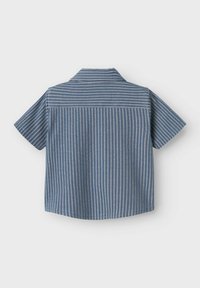 Camicia a maniche corte con collo, caratterizzata da strisce verticali blu e bianche. Realizzata in tessuto leggero, con orlo dritto.