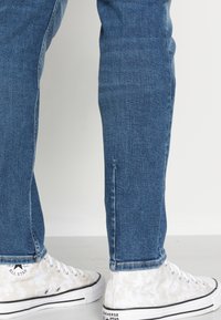 Neuw Džíny Slim Fit - blue denim
