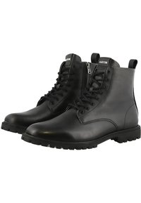 Botines de cuero negro hasta el tobillo con punta redonda, cordones en la parte frontal, cremallera lateral y suela de goma con un patrón para mayor tracción.