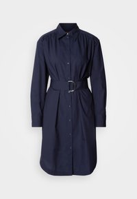 Navy blauwe hemdjurk met riem, gemaakt van katoen, met een kraaghalslijn, lange mouwen, knoopsluiting aan de voorkant en subtiele plooien bij de taille.