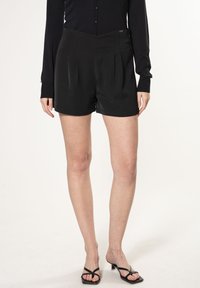 INFLUENCER WIDE LEG - Shorts - black