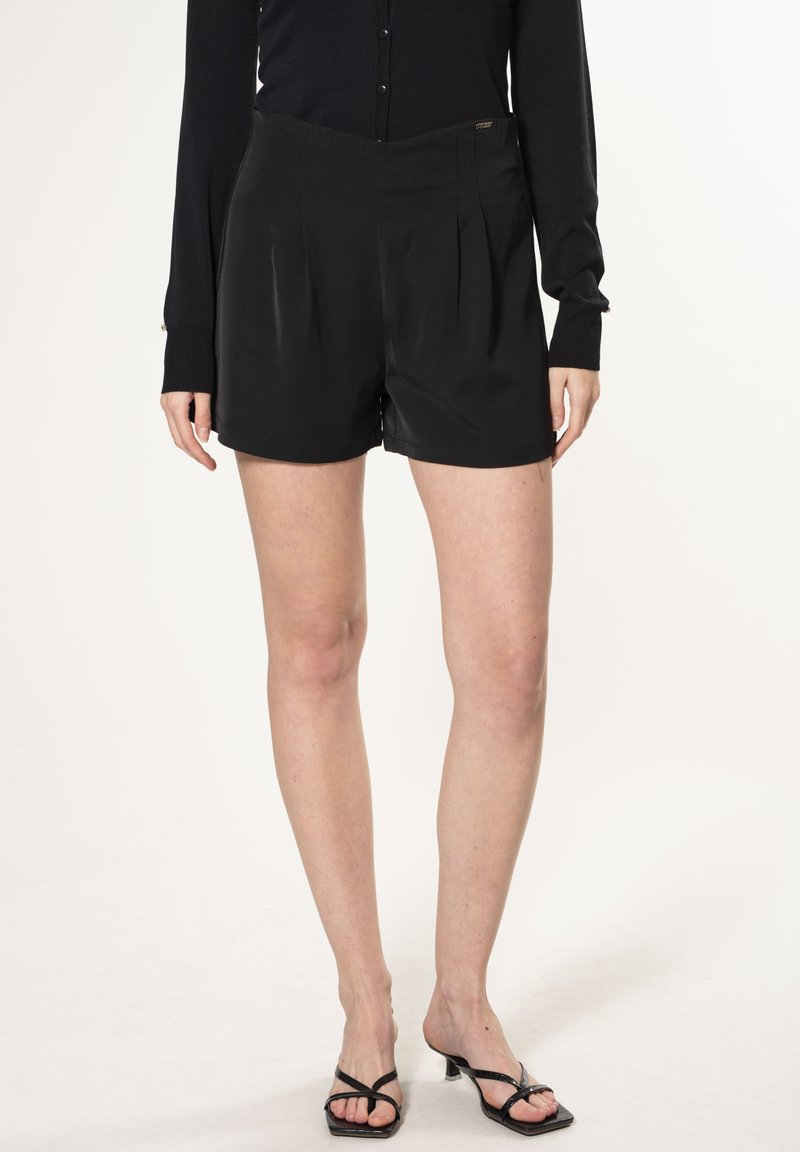 INFLUENCER WIDE LEG - Shorts - black