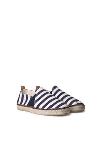Espadrilles met een marineblauwe en witte gestreepte canvas bovenkant, jute-geweven zool en een gesloten achterkant met een kleine leren accent.
