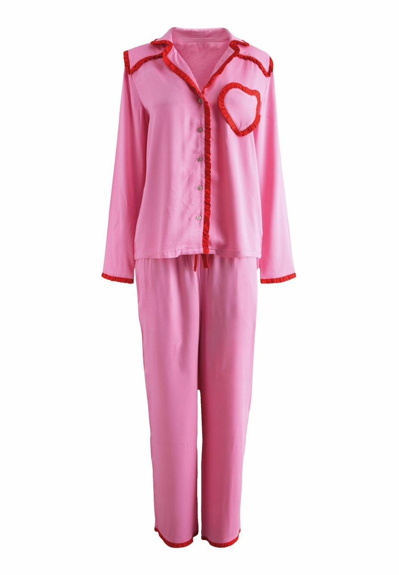 Set de pijamale roz, cu un top cu nasturi și o aplicație în formă de inimă, având margini roșii, asortat cu pantaloni elastici la talie. Material moale.