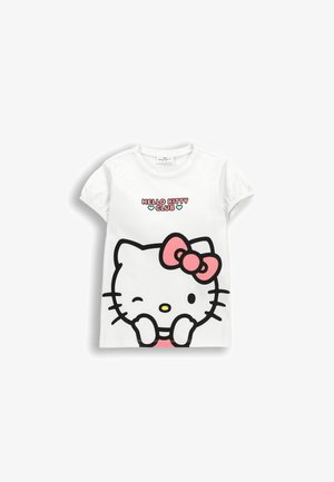 Biała koszulka z krótkim rękawem z dużą, mrugającą twarzą Hello Kitty, która ma na sobie różową kokardkę oraz tekstem „Hello Kitty Club” z dwoma sercami nad nim.
