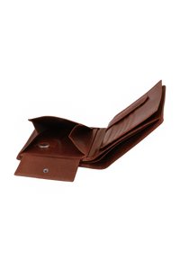 Portefeuille en cuir marron ouvert montrant une poche à pièces avec bouton-pression et plusieurs emplacements pour cartes à l'intérieur sur fond blanc.