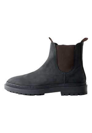 Stivale Chelsea in pelle nera con pannello laterale elastico, linguette anteriori e posteriori e suola robusta in gomma.