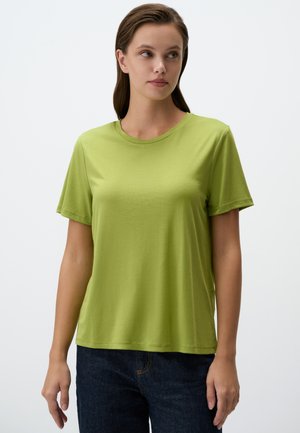 - T-shirt basic