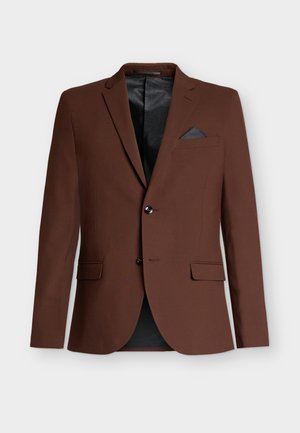 Brūns bleizera uzvalks ar pielāgotu piegriezumu, divām priekšējām kabatām, vienu krūšu kabatu ar tumšu akcentu un melnu tīkla oderi.