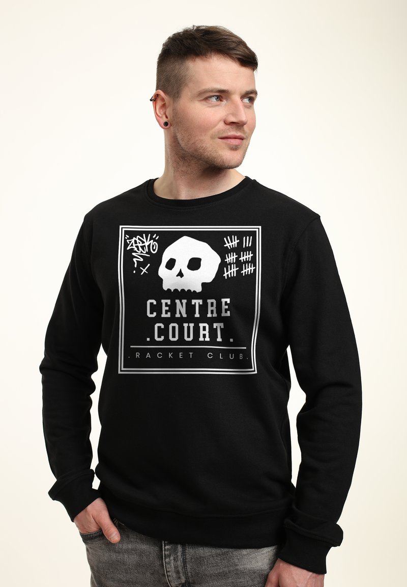 Schwarzer Sweatshirt aus Baumwolle mit einem weißen Totenkopf-Graphic und dem Text "CENTRE COURT RACKET CLUB" in einem rechteckigen Design.
