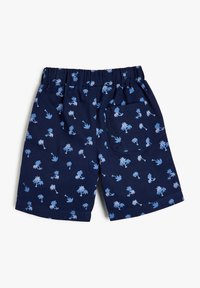 Mørkeblå shorts med et palme-træ mønster i lyseblå. Har en elastisk talje og en baglomme på højre side.