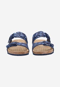 Sandali blu con motivo, dotati di due cinturini regolabili, sottopiede in sughero e suola testurizzata. Il design presenta dettagli floreali sui cinturini.