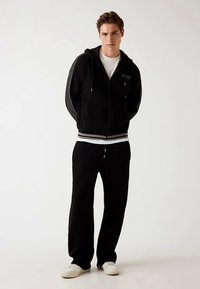 Guess GERADE  - Pantalones deportivos - schwarz