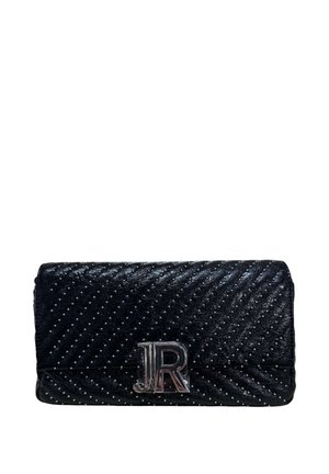 Pochette in pelle nera testurizzata con piccoli borchietti argentati e una chiusura con logo JR argentato al centro davanti.