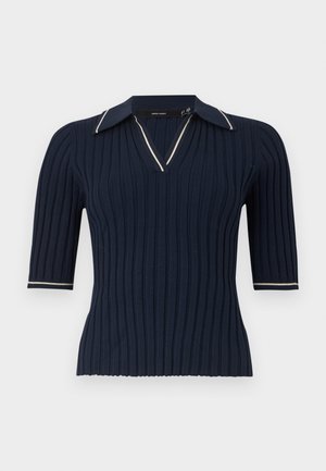 Top de punto acanalado azul marino de manga corta con escote en V y cuello con ribete blanco en los bordes del cuello y los puños de las mangas.