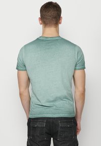 Koroshi SHORT SLEEVE - Apdrukāts T-krekls - verde green