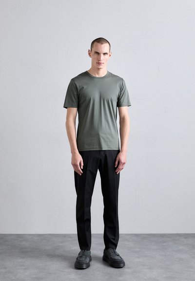 Tiger of Sweden OLAF - Jednoduché tričko - dark khaki green