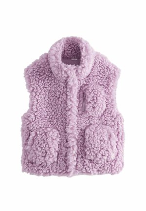 Lila pälsväst med hög krage, dragkedja fram och två texturerade fickor. Materialet ser mjukt och fluffigt ut med en mysig design.