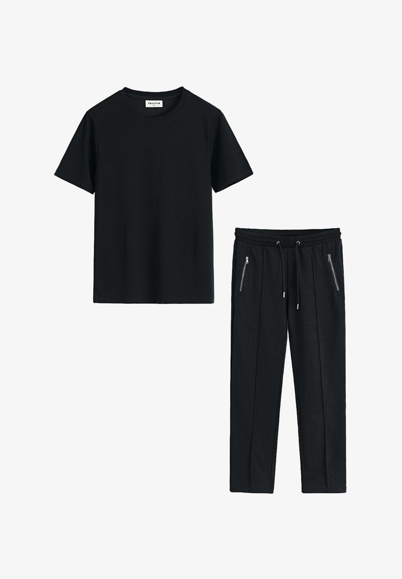 T-shirt en coton noir avec col rond, associé à un pantalon de jogging noir doté de poches zippées et d'une taille élastique, le tout dans une texture lisse.