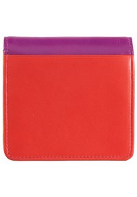 Portafoglio in pelle rosso e viola con una texture liscia, caratterizzato da una forma rettangolare semplice e cuciture a contrasto lungo i bordi.