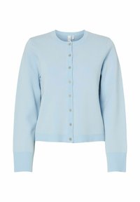 Lyseblå cardigan med lange ermer, rund halskant og knapper foran. Har ribbestrikket kant og mansjetter med en glatt tekstur.