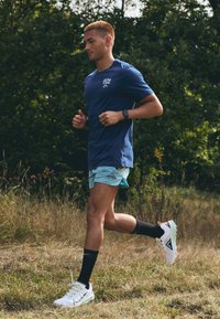 Nike Performance REACT TERRA KIGER 9 - Laufschuh Trail - white/black/court blue/cedar/alabaster