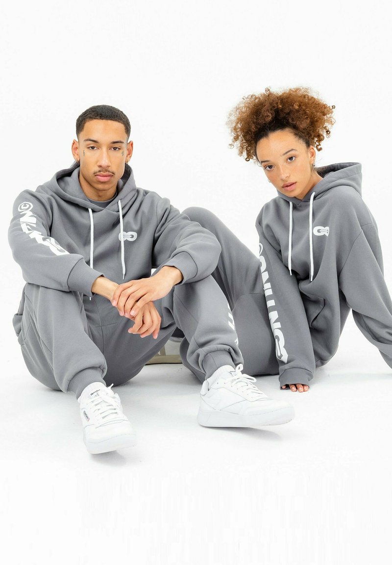 Herren Trainingsanzüge | Hype CONTINU8 CONTINU21022 Jogginghose grey/grau - ZE79762 Herren Trainingsanzüge | Hype CONTINU8 CONTINU21022 Jogginghose grey/grau - ZE79762