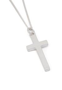 Pendentif en croix en argent sur une fine chaîne, présentant un design rectangulaire élégant avec une finition polie et sans embellissements supplémentaires.