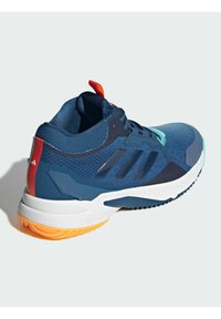 Námořnické sportovní boty se síťovinou a syntetickým materiálem, oranžovými akcenty, bílou mezipodešví a strukturální gumovou podešví.