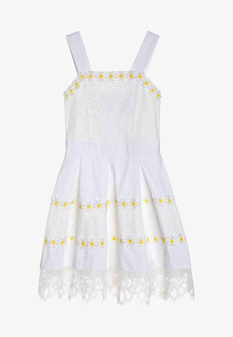 Robe blanche avec une texture en dentelle, des marguerites jaunes brodées et une jupe évasée. Présente des bretelles réglables et une finition en dentelle à l'ourlet.
