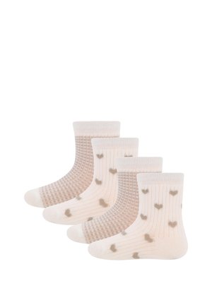 Vier Paar beige Babysocken mit abwechselnden Mustern aus kleinen Herzen und kariertem Design, nebeneinander angeordnet.
